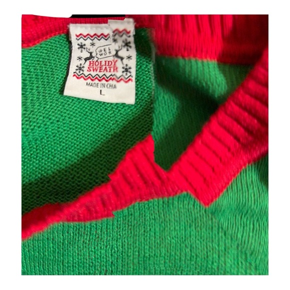 “Well Worn” brand Bright green sweater with a bold red bow & white polka dots - Picture 7 of 8